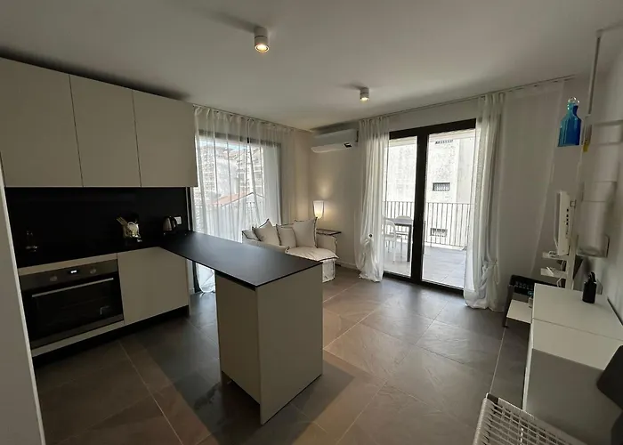 アパート Aquamarina グラード